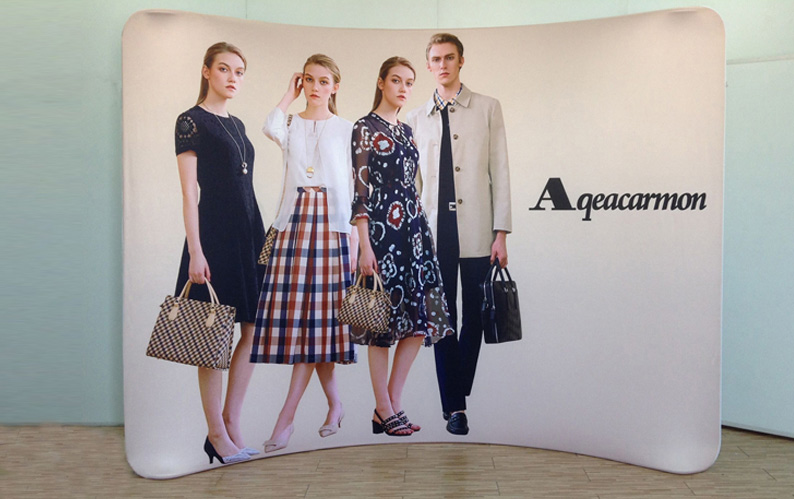 快幕秀弧形展架展示? 快幕秀弧形展架展示?